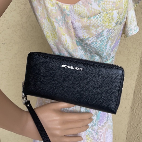 Michael Kors Jet Set Travel Large Travel CONTINENTAL Wallet-Wristlet - Picture 5 of 16